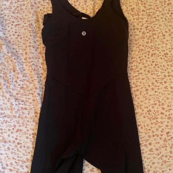 Lululemon onsie - size 4 . - Picture 2 of 3